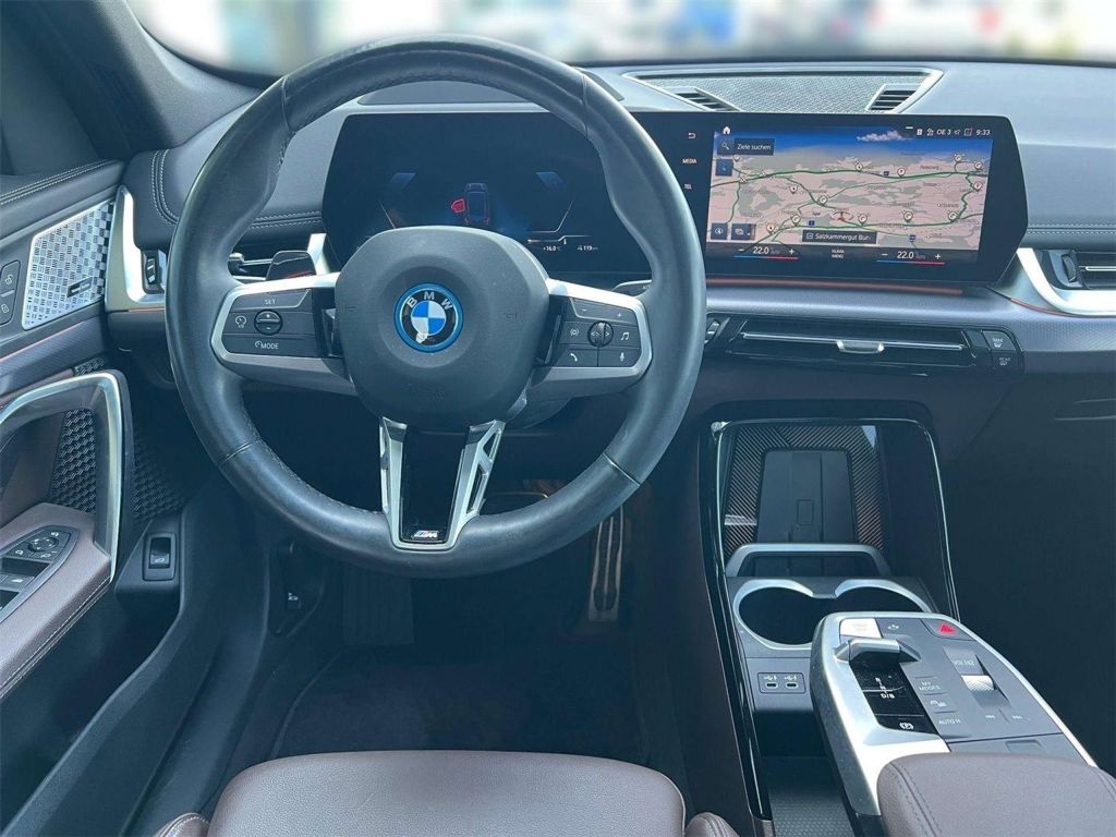 BMW iX1