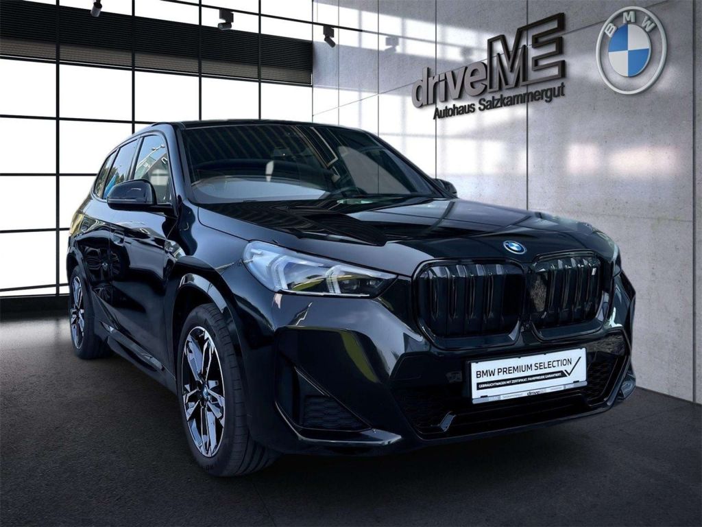 BMW iX1