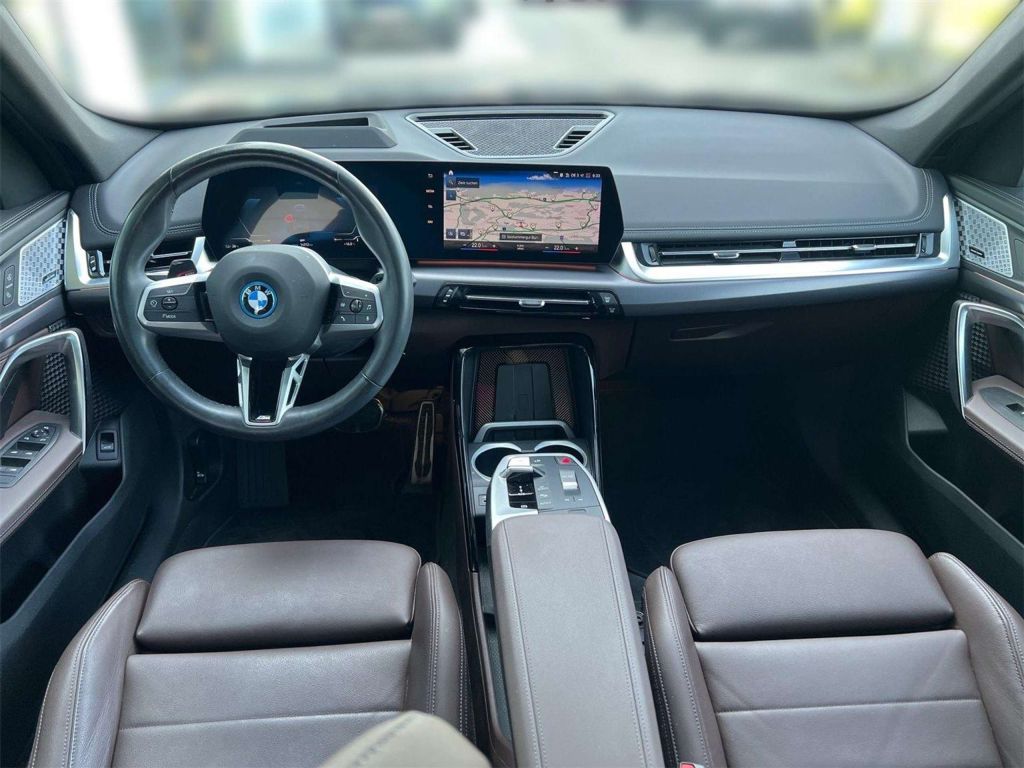 BMW iX1