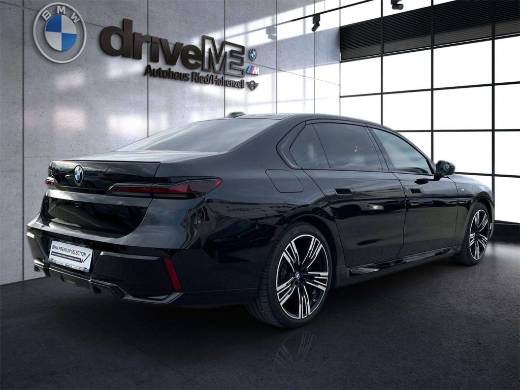 BMW i7