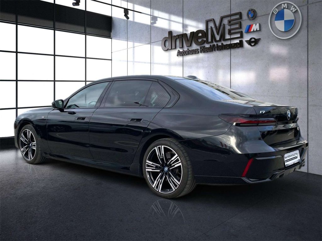 BMW i7