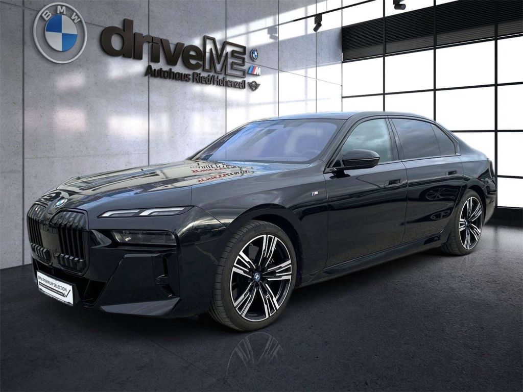 BMW i7