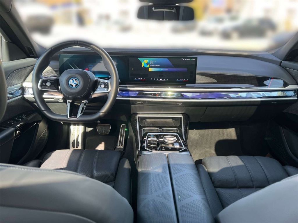 BMW i7