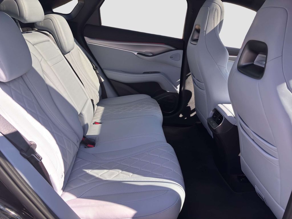 BYD Sealion 7