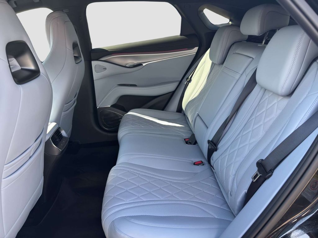 BYD Sealion 7