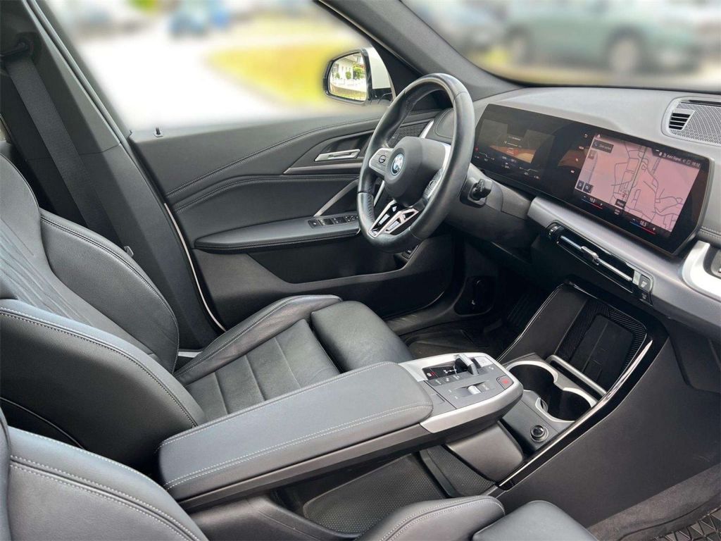 BMW iX1