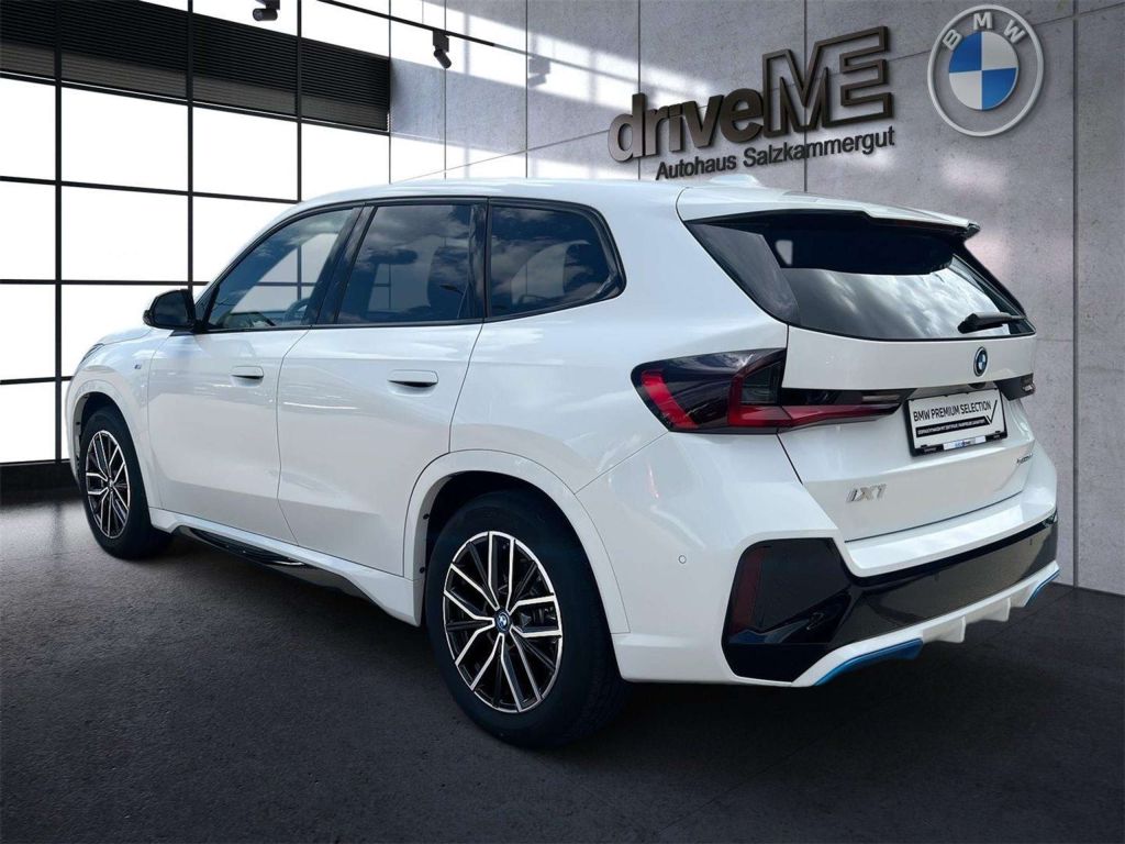 BMW iX1