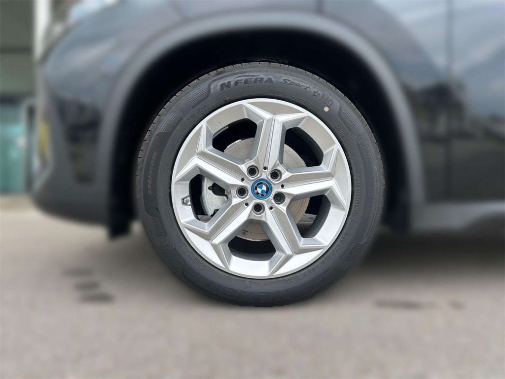 BMW iX1